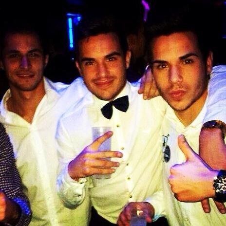 Hoy cumplen años los mas grandes!! Con amigos asi jamas te sientes solo! Os quiero <a href="/AlejandroGR__/">AlejandroGR™</a>  y <a href="/GuilleeGR/">Guillermo Gallego</a>