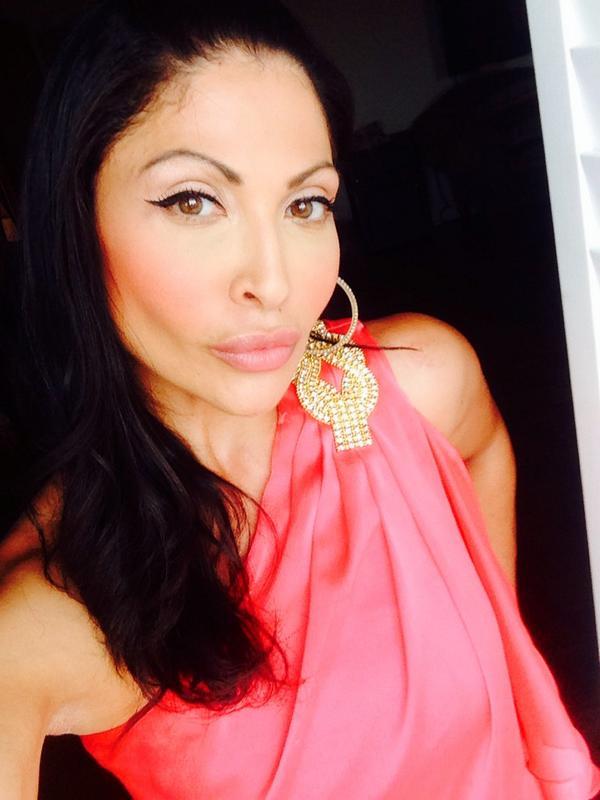 UTheKnockOut's tweet photo. #TIFF2014 bound  #ursula #urstheknockout ... I think I found something appropriate to wear!...😊 http://t.co/enVypjmjm3