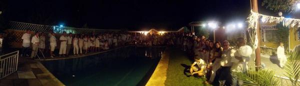 rubenlodi's tweet image. Panorámica desde la piscina de mis padres en un intento de foto completa de la tornaboda ibicenca de mi hermano