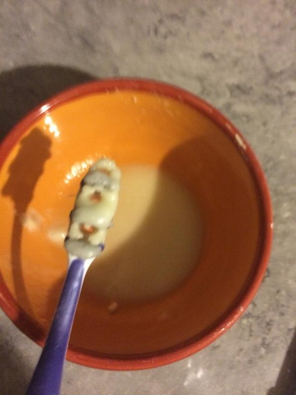 SuperSuperMoi's tweet photo. Blanchiment dentaire fait maison #TeethMask #Astuce ๐ฌ http://t.co/gm88TRbljG