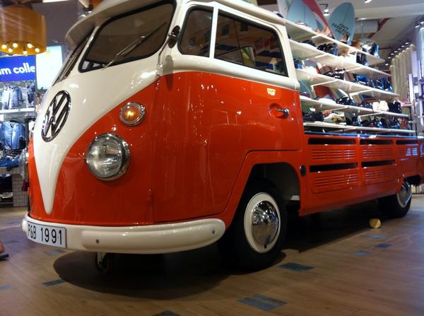 leffreader's tweet image. Самая крутая витрина.