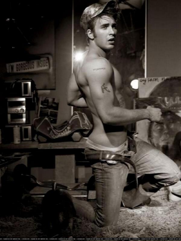 CapAmerica70's tweet image. Why are you staring at me? Is there something on my face?