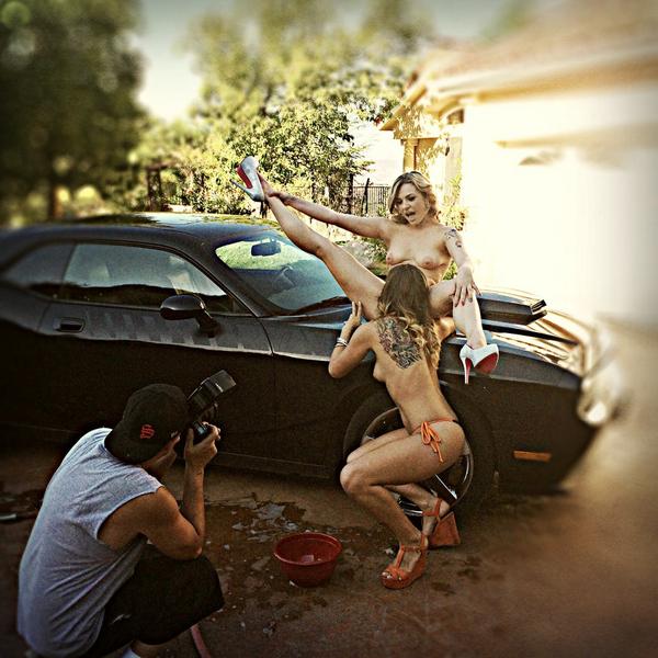 YouknowRilynn's tweet photo. “@davidlordxxx @YouknowRilynn @DahliaSkyx with the pornstar car wash. Looks great, but car gets filthy! #assprints http://t.co/AtGDVoRht3”🙌😍