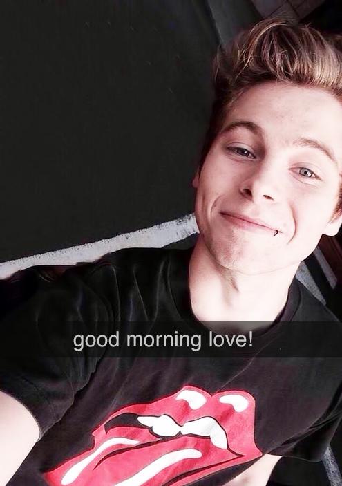 5SOS_Pref's tweet image. Imagine #1: Luke sends you a snapchat while he's on tour