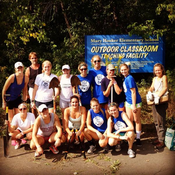 DrCamDouglass's tweet photo. Awesome work from @TrinityWRowing clearing invasives at Cemetery Brook #DoItDay2014 #TrinityENVS http://t.co/SP8CVyh5Q3