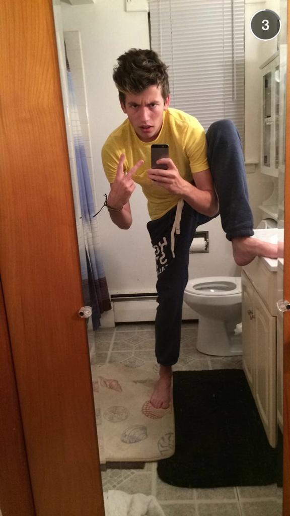 Brookealane's tweet photo. FT. Kris's toilet http://t.co/YFB9CqEP1D