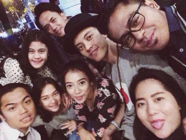 “@Kumis_Bisma: Edisi malming ala bisma,dina dan anak-anak bandung :)) ”