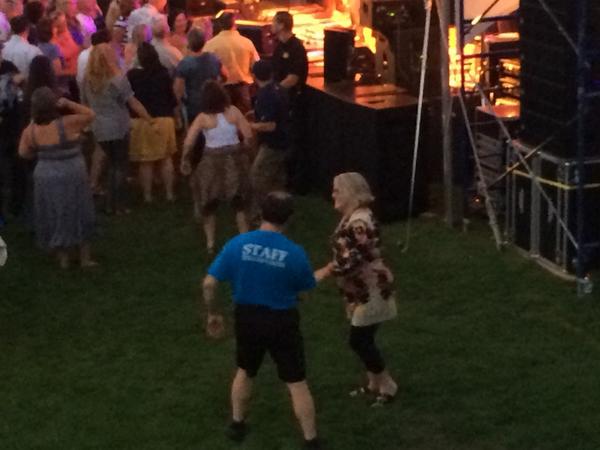 mac9919's tweet photo. I see where @TRoldyMartine got his silky dance moves from http://t.co/RqDcvLha7o