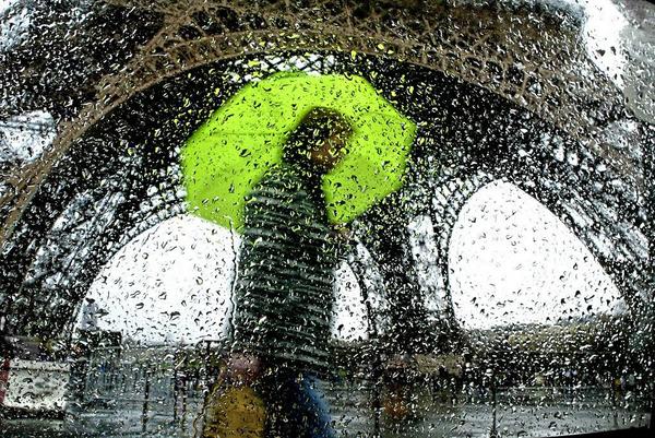 pp_unlimited's tweet photo. Rainy Cityscapes by Christophe Jacrot © #ChristopheJacrot #Photography http://t.co/F5FqtI50Yx