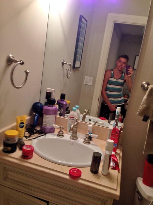 After working out, I deserved to take a #selfie http://t.co/ompFHDusLG