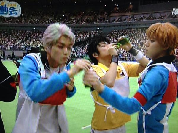 春巻 鳳の分のラムネも飲み干す日吉 鳳 日吉のおかげで宍戸さんの分もリベンジできました テニミュ大運動会 Http T Co 67lnbkqiex 春巻 鳳の分のラムネも飲み干す日吉 鳳 日吉のおかげで宍戸さんの分もリベンジできました テニミュ大運動会 Http T Co 67lnbkqiex