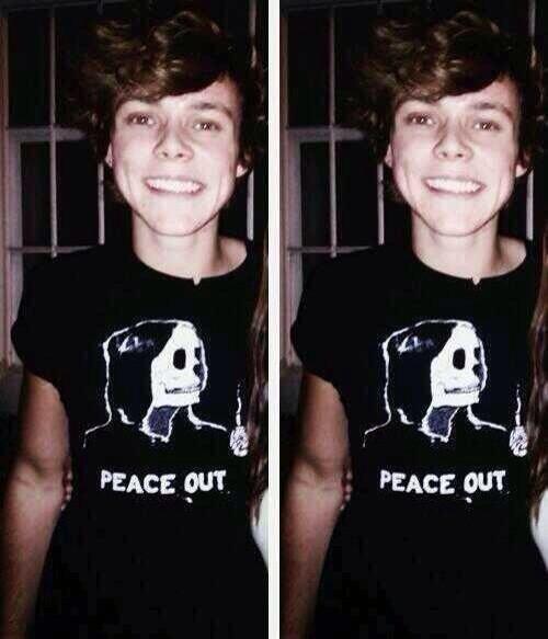JawbreakingIN's tweet photo. my all time favorite photo of ashton in jawbreaking 💘 #jawbreaking 😻 http://t.co/Q6cn5se94b