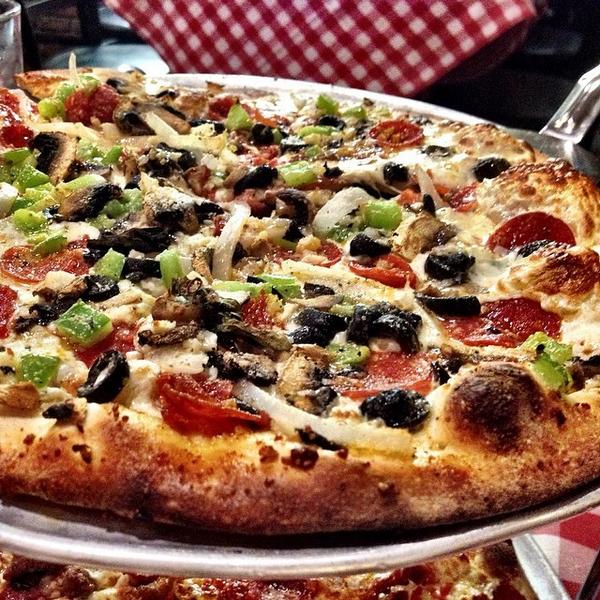 #dinner #grimaldis #pizza #yum #sogood #foodporn #coalbrickoven #brickovenpizza #brickoven #grimaldispizzaria #gr...