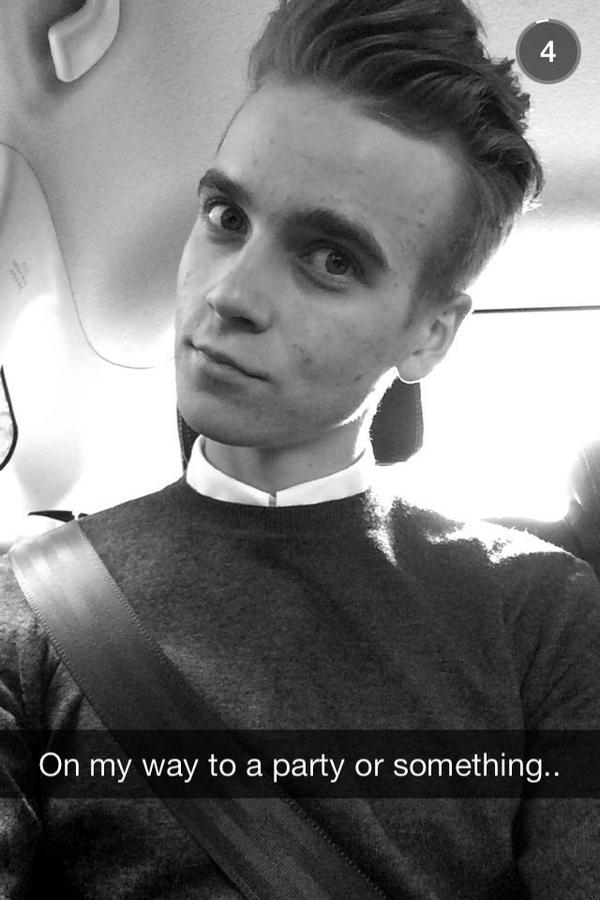 pointlessxsugg's tweet image. this has got to be my fav picture of joe😍