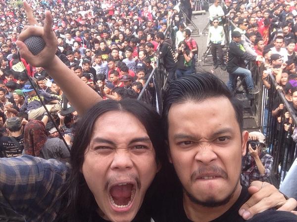 Vokalis kita <a href="/arindlast/">Arind Kunto</a> duet bersama <a href="/NEMESIS_id/">Nemesis Official</a>