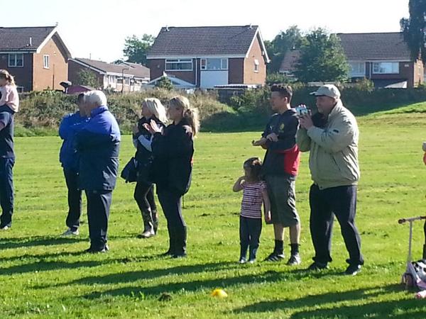 PrimaryRL's tweet photo. All parents encouraging all teams taking part in the @NWCrusadersRL U7s Pilot is great to see #MakeADifference http://t.co/PbTpnyrApe