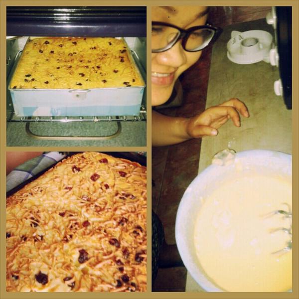 ayureggae's tweet photo. Cheese Mandarin Cake..
Made by : Me!!
Yummmm... http://t.co/PNdqVtCyFm