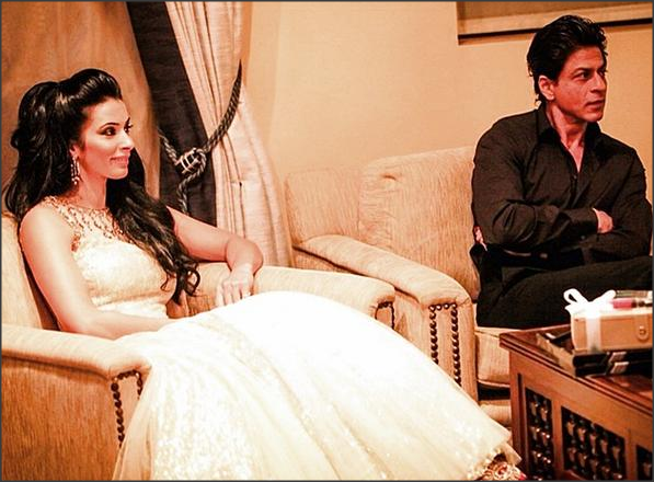 SRKUniverse's tweet photo. Shah Rukh Khan snapped during the interview after the launch of his Royal Estates project in Dubai recently http://t.co/xU2mwgWNyK