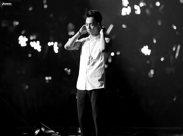 Exothermic12's tweet photo. 140830 THE LOST PLANET IN GUANGZHOU #EXO #엑소 #CHEN #첸 #김종대 Don't edit the pictures&amp;upload to Tumblr. thx. http://t.co/YH0pHnw2Qu