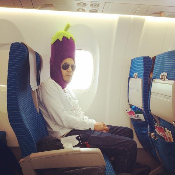 天竺鼠 川原 飛行機がすごい揺れてるし すごい眠たい Http T Co 2fhivza4zs Twitter