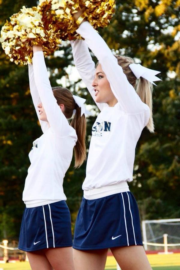 MackennaM18's tweet photo. 🎀💙 #SETONCHEER http://t.co/mM0AsDD2jt