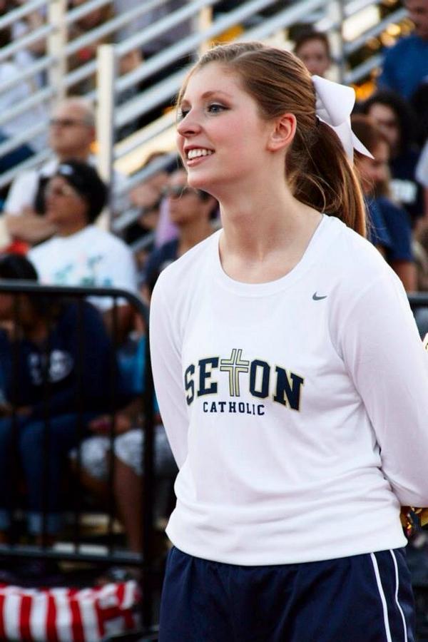 MackennaM18's tweet photo. 🎀💙 #SETONCHEER http://t.co/mM0AsDD2jt