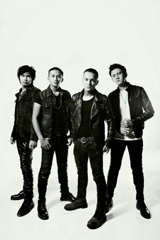 .<a href="/18Plus_Official/">18+ BAND</a> Kini kembali dengan single kedua "Putar Balikan Waktu" penasaran? Request lagunya di radio yuk!