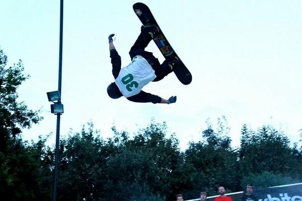 RaeFordPhoto's tweet photo. #farmersjam big air competition was awesome.. @norfolkski @KyleWiseUK @jamienichollsuk @Snowfit http://t.co/Rj0NZddd6V