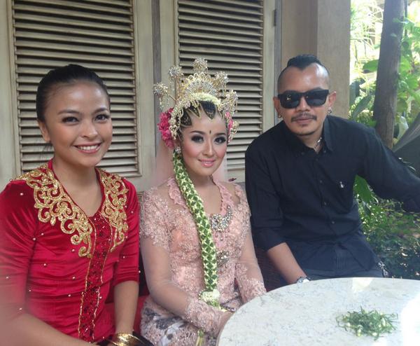 Selamat ya Chua basist kami, dia mengirimkan salam buat Kerabat Kotak.. ♥️