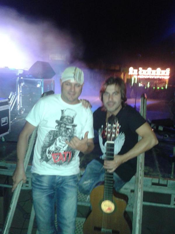 anoche con <a href="/chande/">Goran Candrlic</a> en huelva!  presentando sus exitos #diselo #perita etc. la liamos!!