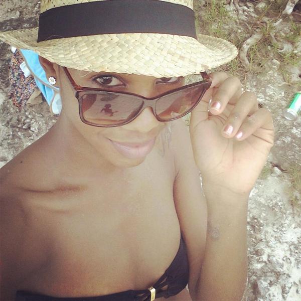 _MsEllenaj's tweet photo. Yesterday was a good day :-)
Beaching w/ my two fav boys (wari and my snooks) #lifeisgood #lovemybigboysomuch http://t.co/6FW1kMjEJz