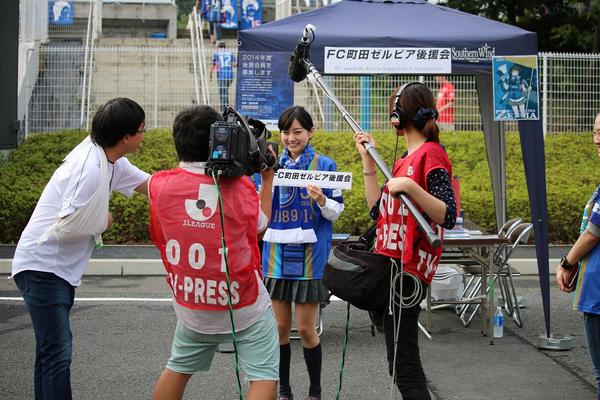 ゼルビア局長 Sur Twitter Fc町田ゼルビア後援会の女子マネちゃん その可愛さはｊ１級 女子マネちゃん 後援会の方々 色々と撮影に協力して頂きありがとうございました Zelvia ゼルビア コミュサカ Http T Co Lestbtxdcc Twitter