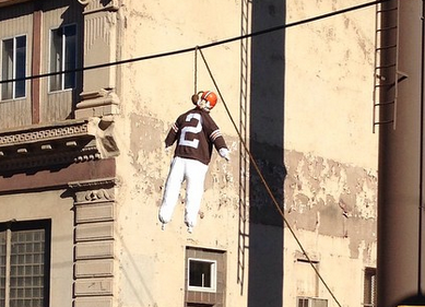 It's game day in Pittsburgh, and Steelers fans are -- JOHNNY NOOOO
(via Chase Stewart)
sbnation.com/lookit/2014/9/…