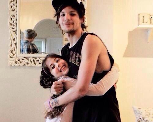 NarryMyDream's tweet photo. "Plays for charity"

"Goes to visit sick fans on his days off"

Ladies &amp; gentlemen

LOUIS TOMLINSON

#ProudOfLouis http://t.co/8kwpa8LeS9