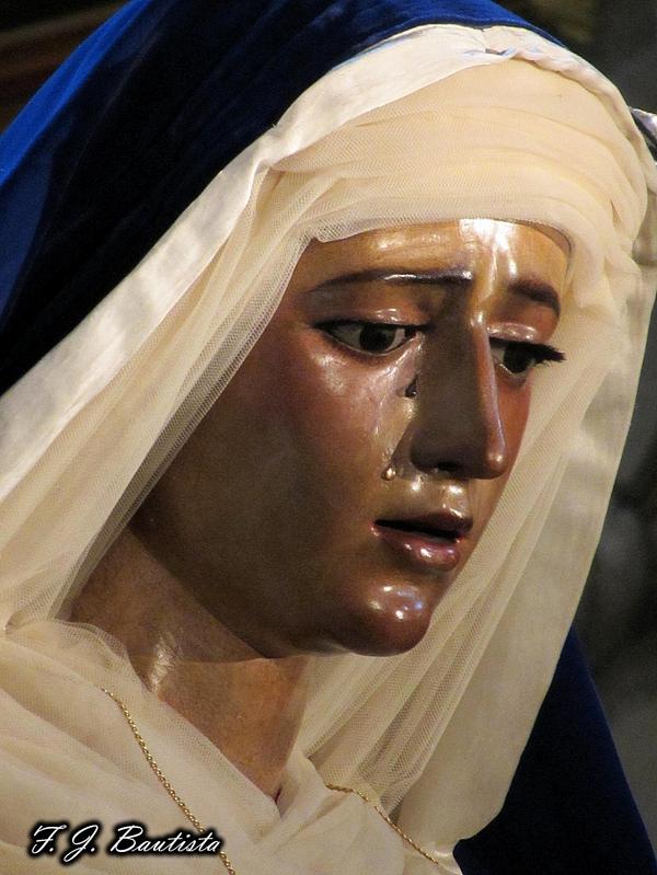 Está huérfano el cristiano que no percibe a la Virgen María como Madre.