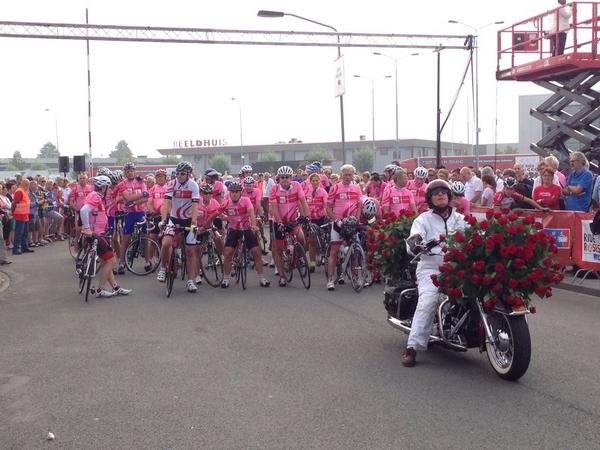 RFTRnl's tweet photo. Het is en blijft indrukwekkend. Zoveel verschillende mensen, zo verbonden http://t.co/RswD5WxmZ1