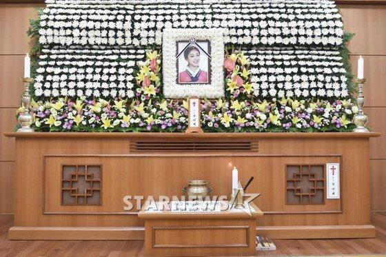 chupoonk's tweet photo. ขอให้ไปสู่สุคตินะคะ ควอนริเซ 💐 #RIPRise #PrayForLadiesCodes http://t.co/2eafHPrANp