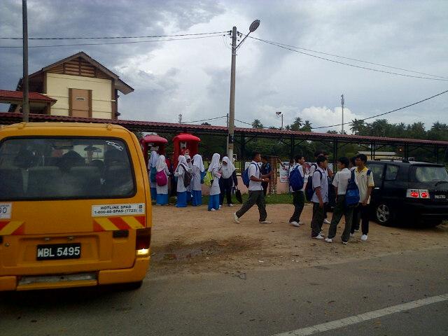 AmarAzuwan a Twitteren: "Ok rare bhai! Budak balik sekolah ...