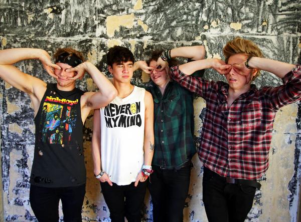 5SOS_Pref's tweet image. RT if you love these boys so fucking much!!