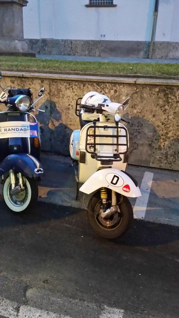 irandagi's tweet photo. #Fuorigp #irandagi #biassono #MONZAGP2014 #vespaclubagratebrianza From Arcore To Armenia by Vespa. Presenti http://t.co/4i5IhYxdzy