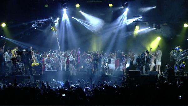 TheBasementJaxx's tweet photo. Good vibrations to the beautiful people of @Bestival - all you  
midnight ravers &amp; stage invaders - thank you ! http://t.co/n4fa7U4rhL