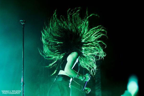 Lorde_fix's tweet photo. That hair!!  RT @s_wilson_photos: No words for @lordemusic last night @Boston_Calling so I give you this instead http://t.co/j4QxRECADK