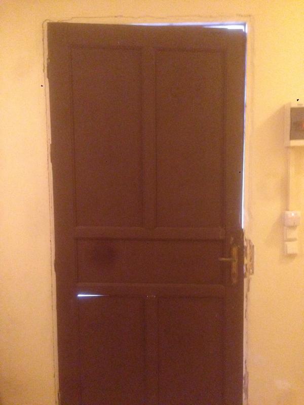 mialouisewinter's tweet photo. @OntheBeachUK gaping hole on the floor for drainage, door hanging off, no lights,minging mattresses,no shower http://t.co/fpPU14NUp8