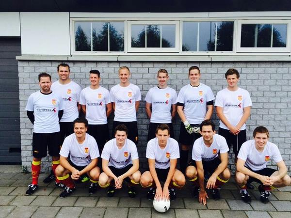 STEVO 3 stelt sponsor inloopshirts Schipper  niet teleur. 1-3 winst in Oldenzaal op Quick '20 4
