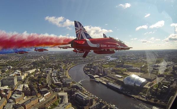 pilotperty's tweet image. Well done to all at @great_run #gnr2014. Great to see so many on the bridge. You got the weather for it too!