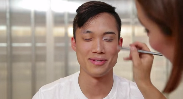 Cosmopolitan's tweet photo. This video of men trying on makeup to understand what women go through will make you LOL: http://t.co/TfFG0BSYtQ http://t.co/Bt5Epm2drU