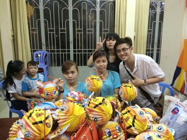 LokiBaoLong's tweet photo. Charity in temple Kỳ Quang 2- 154/4A Lê Hoàng Phái, Q.Gò Vấp - Tp.HCM
Ps: I love you guys!!!
Biệt đội áo xanh! My fan http://t.co/HoiMBMPLJe