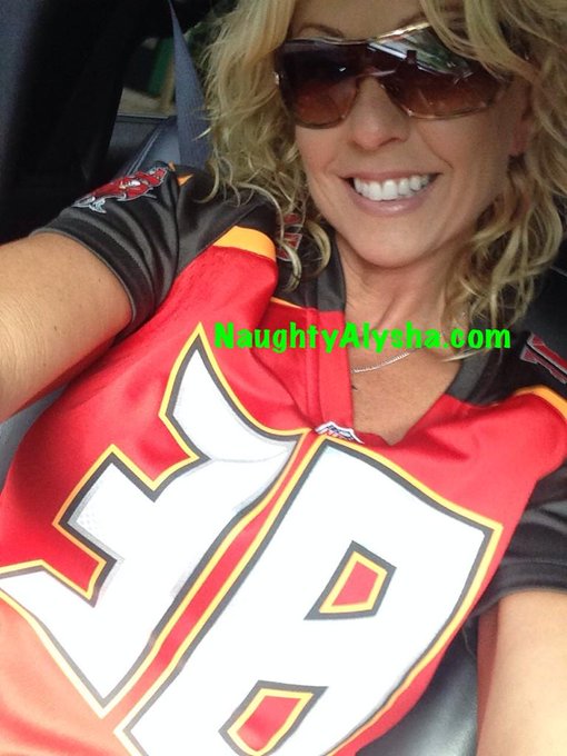 On our way to the game. GOOOOO BUCS! Sportin my new look jersey @thehawk38  Love my boys! #favebuc http://t<a href="/tag/favebuc"class="tags"><span>#favebuc</span></a>
