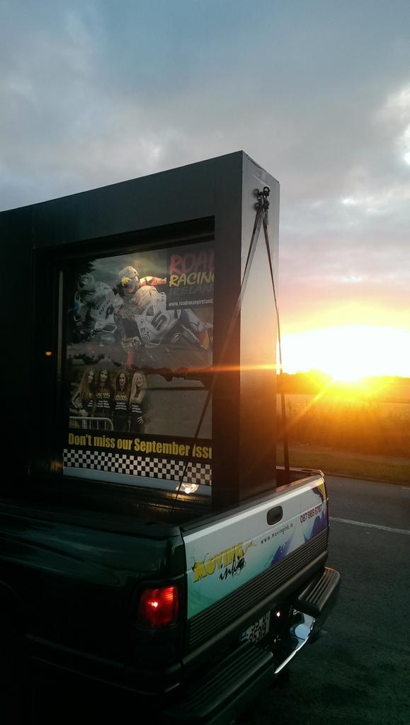 MovingInk's tweet image. Sun sets over killalane #fantastic racing ,brilliantly run by @LoughshinnyMSC @Official_RRI road @PicThisDublin