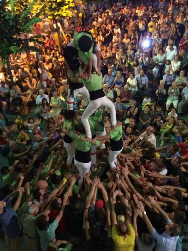 Acceptem el repte #fotocastellera dels <a href="/torraires/">Torraires Montblanc</a> i nominem a @xicots @CastellersdeSA i <a href="/cdesantacoloma/">Castellers de Santa Coloma</a> Amunt!